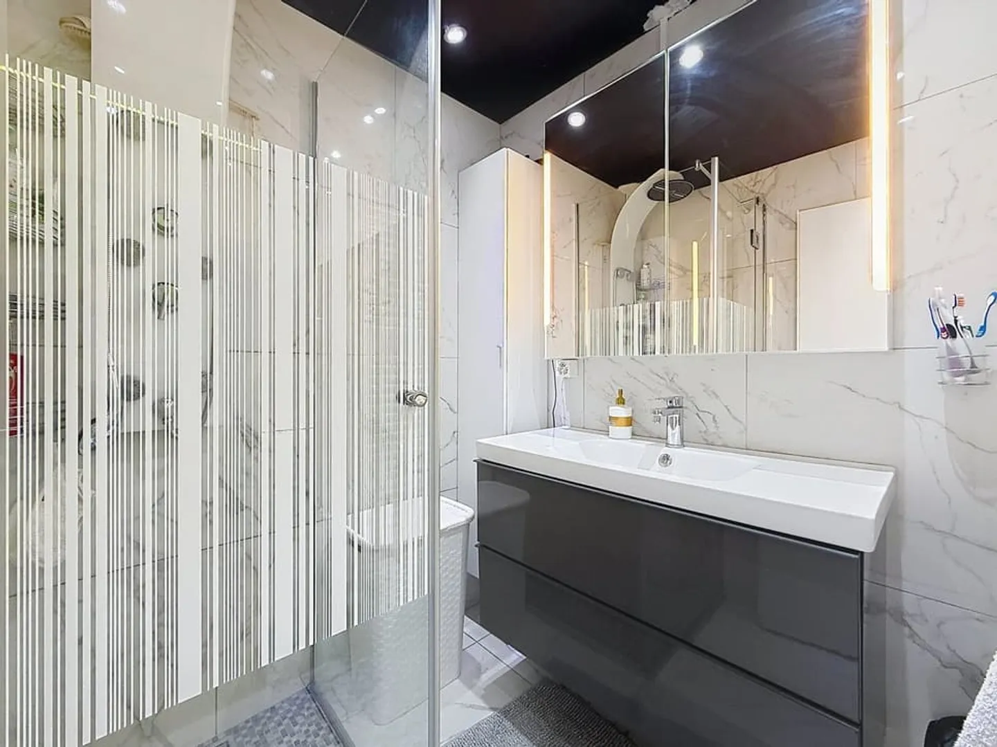 Spacious contemporary 5.5-room apartment with bright veranda - Photo 9 of 9