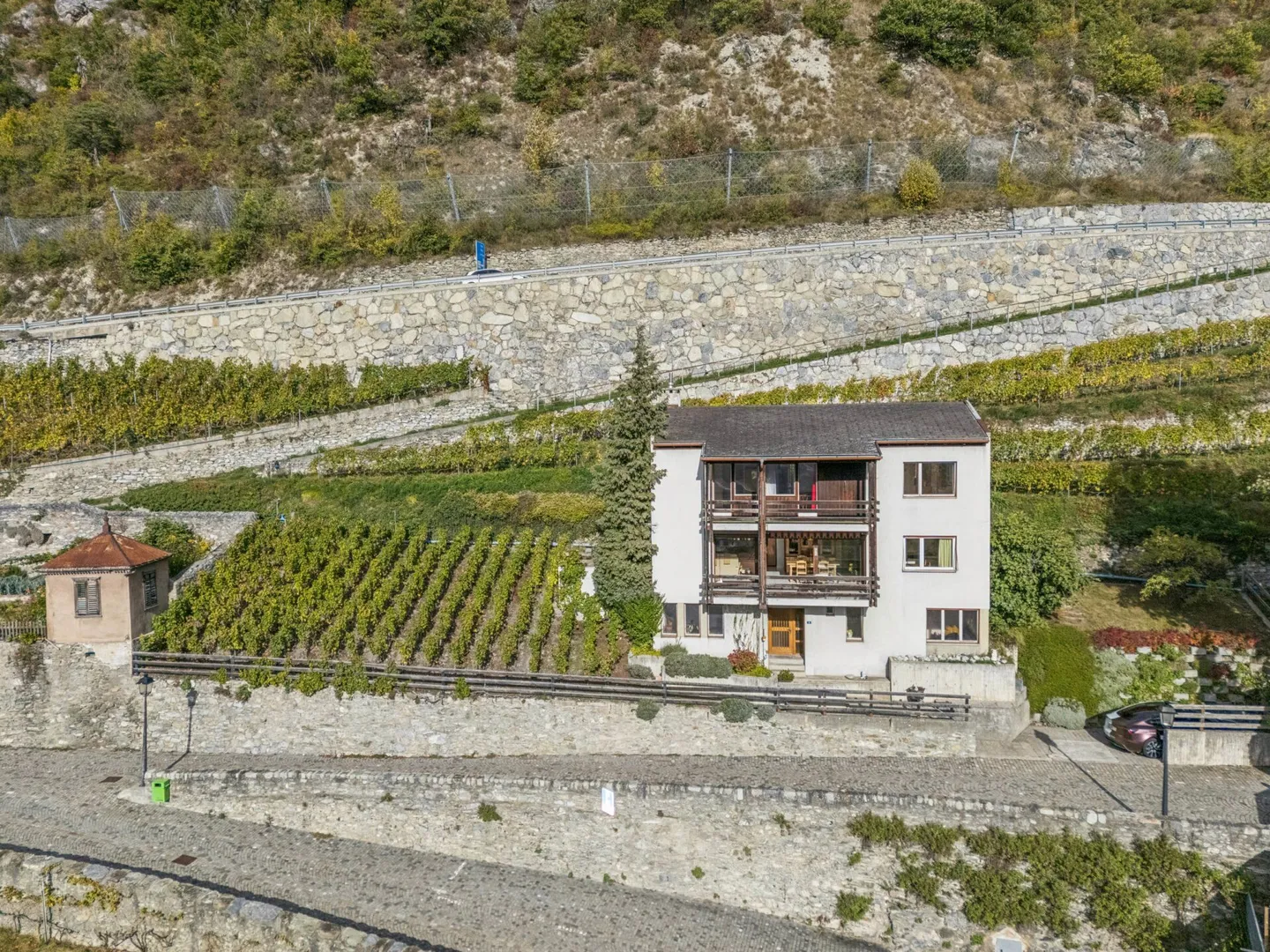 Charming 7.5-room single-family house with a wide view and great potential - Photo 12 of 13