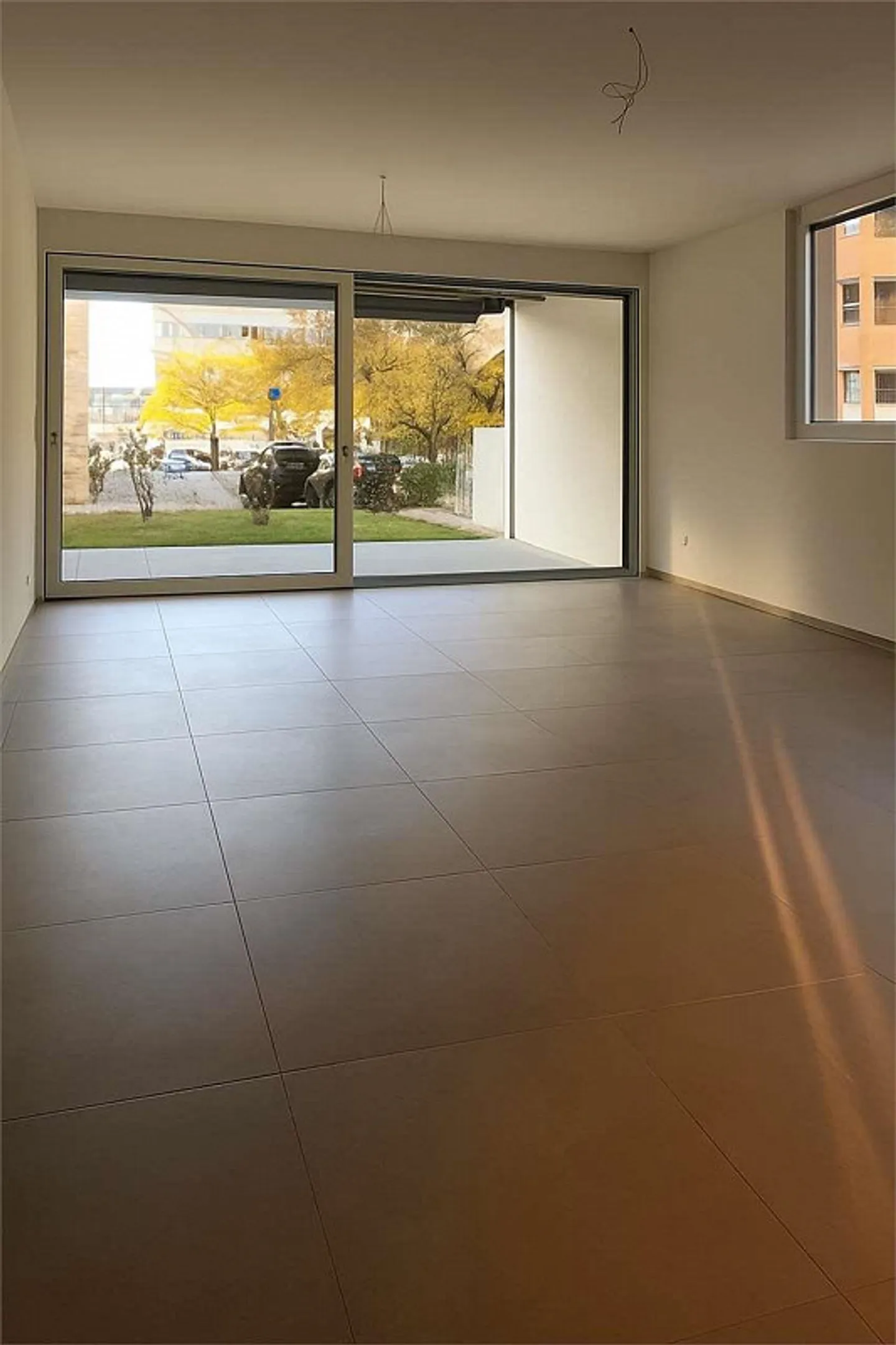 Appartement moderne de 2,5 pièces avec jardin - Photo 4 sur 12
