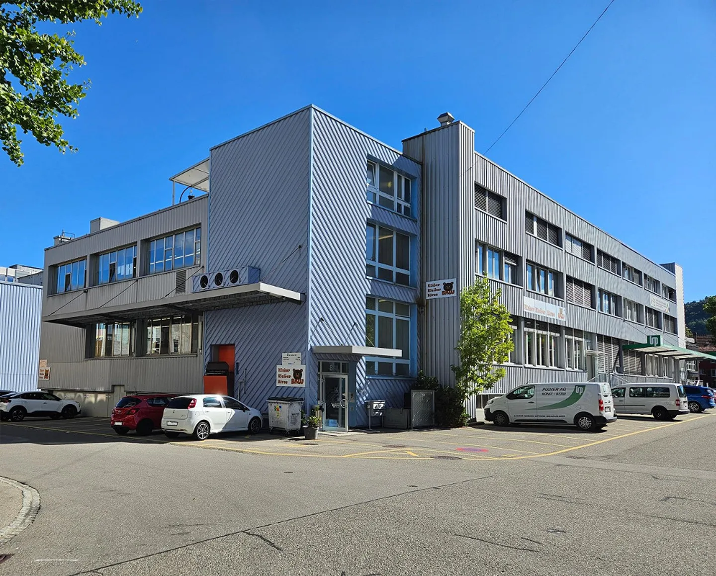Spazi per uffici a prezzi accessibili (244 m2) nel cuore di Köniz - Foto 1 di 9