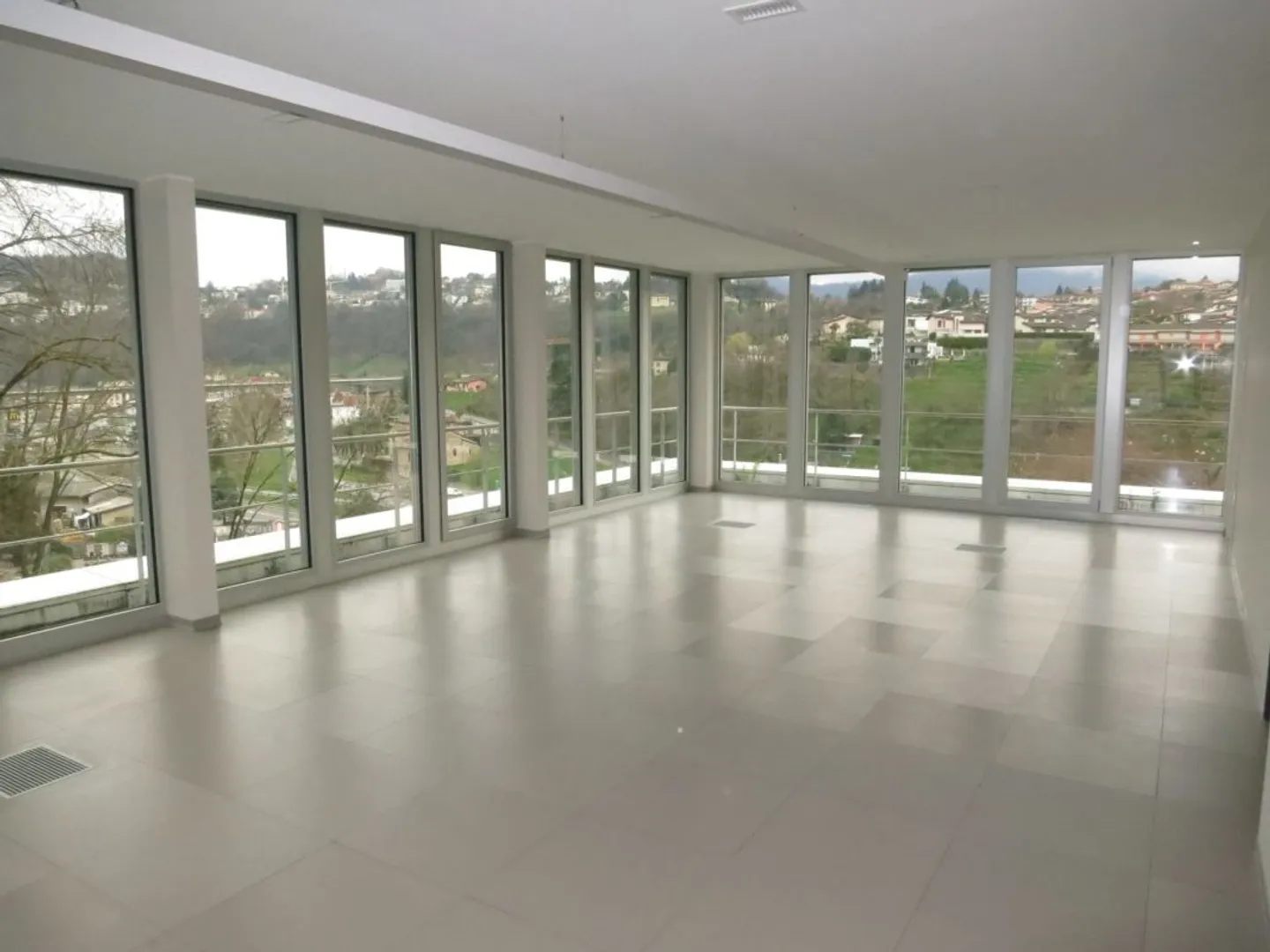 Investimento interessante con garanzia - Foto 2 di 3