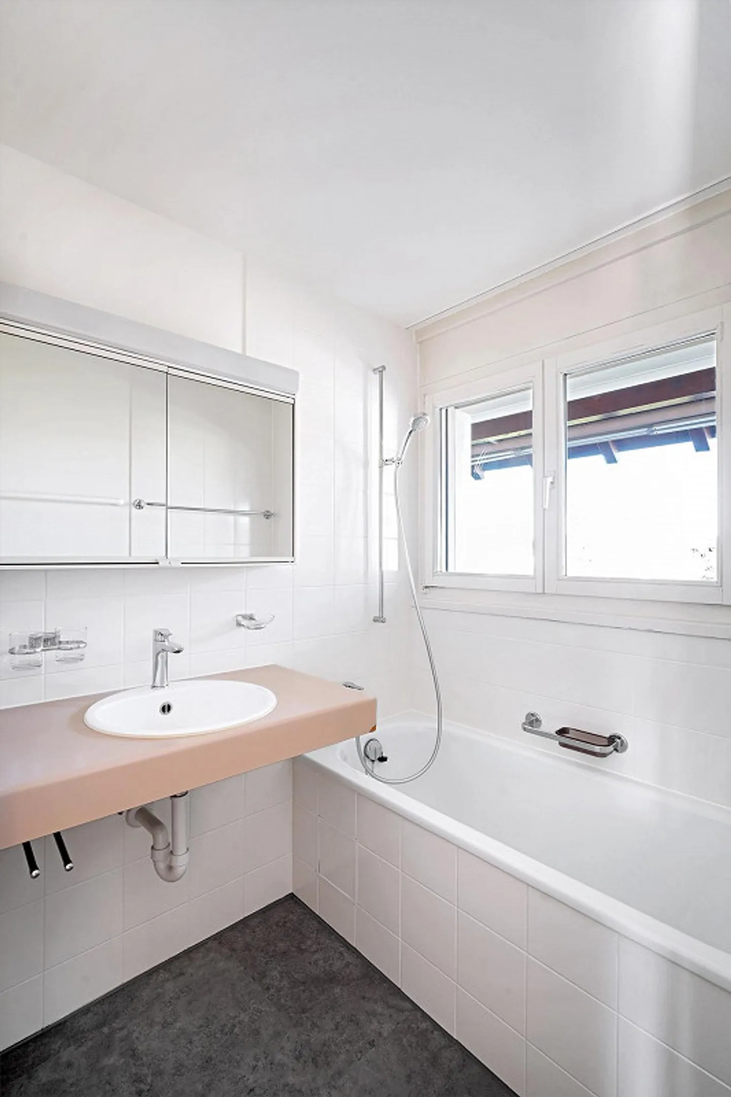 Charming Attic Apartment - Photo 5 of 6