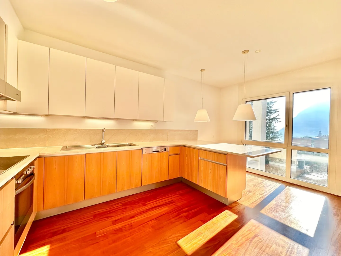 Helles Penthouse mit 6 Zimmern in Lugano mit Seeblick - Foto 4 von 13