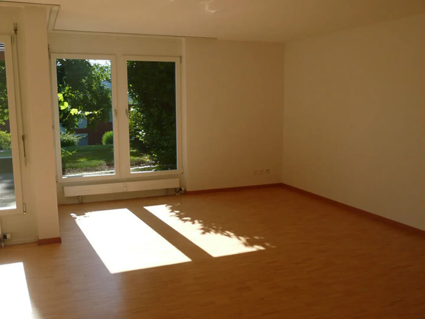 Appartamento soleggiato con giardino - Foto 4 di 9