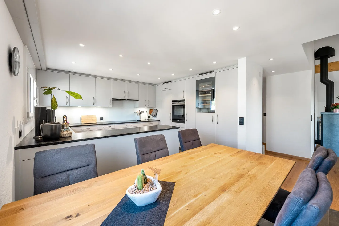 Penthouse moderne de 4,5 pièces avec grande terrasse - Photo 4 sur 12