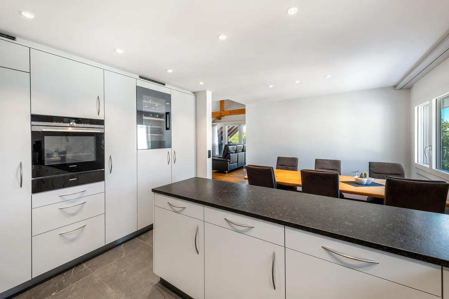 Penthouse moderne de 4,5 pièces avec grande terrasse - Photo 5 sur 12