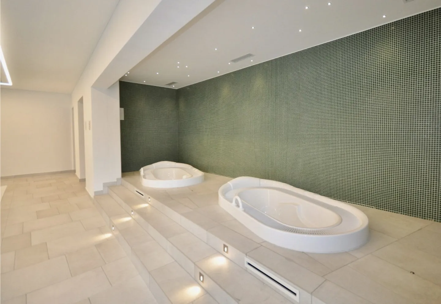 High-Quality Apartment with Wellness and Pool - Photo 10 of 13