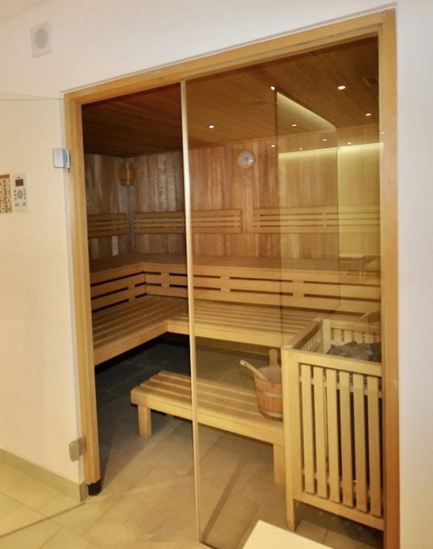 High-Quality Apartment with Wellness and Pool - Photo 12 of 13