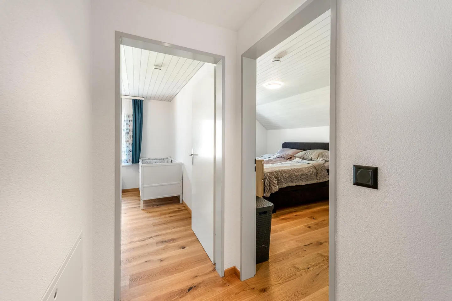 Penthouse moderne de 4,5 pièces avec grande terrasse - Photo 8 sur 12