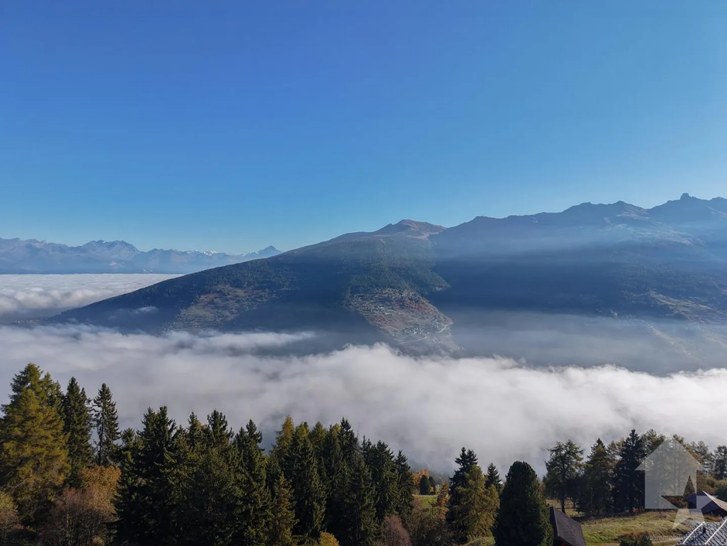 2.5-room apartment with magnificent panoramic view - Photo 8 of 11