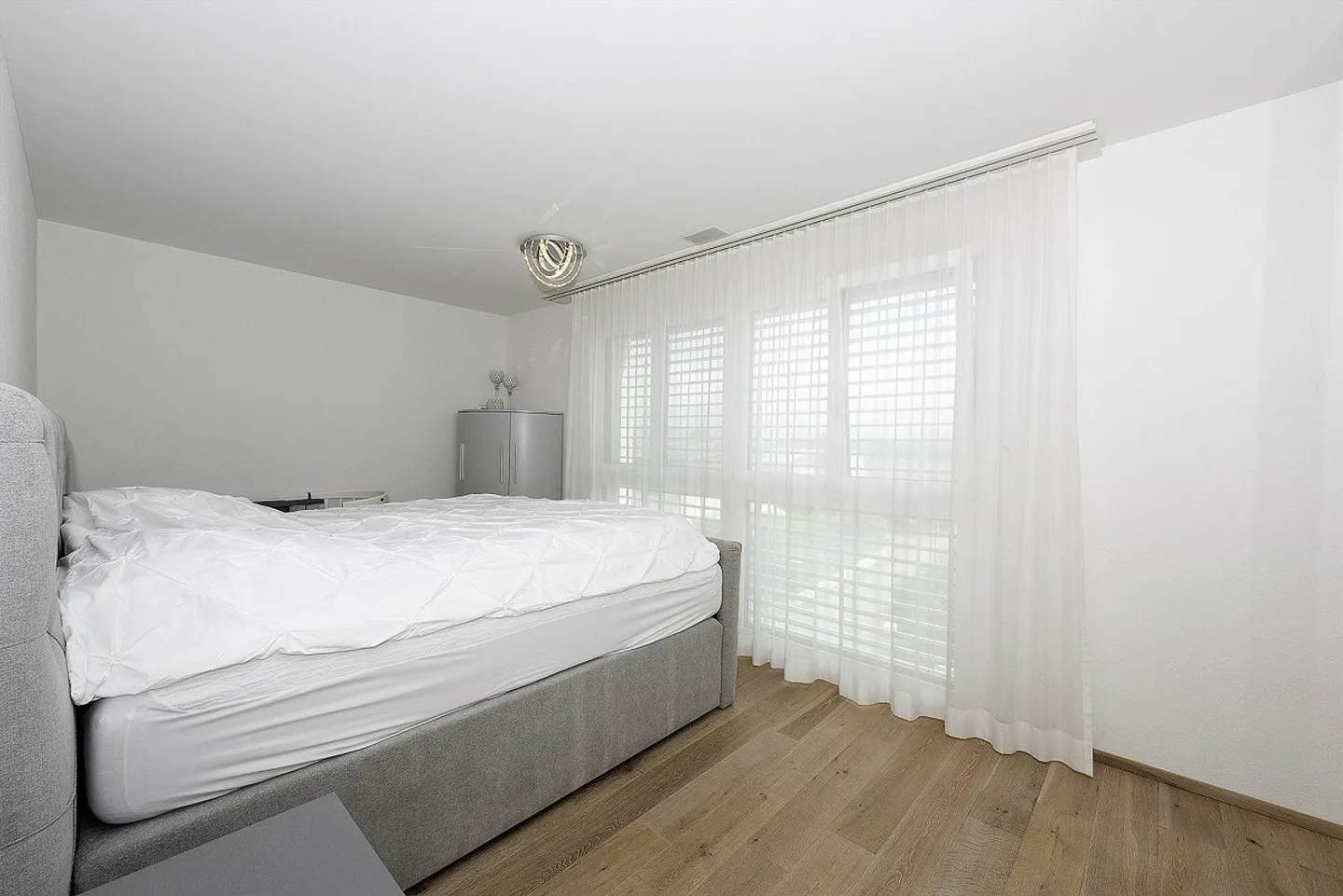Luxurious, elegantly furnished 5.5-room condominium - Photo 8 of 11