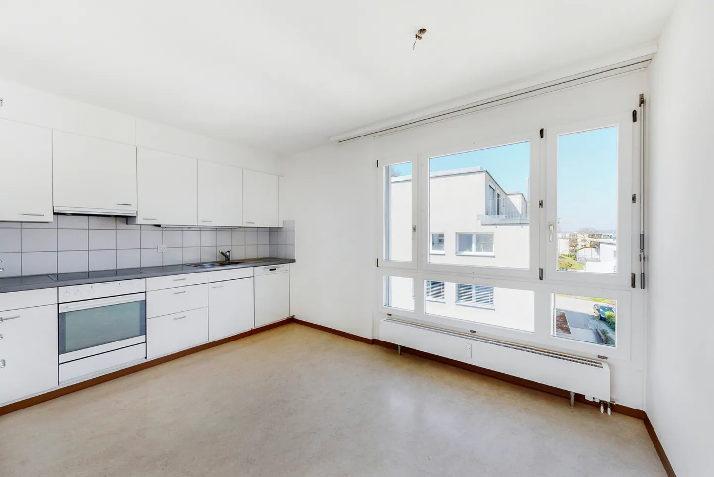 Cozy Apartment in Green Area - Photo 3 of 7