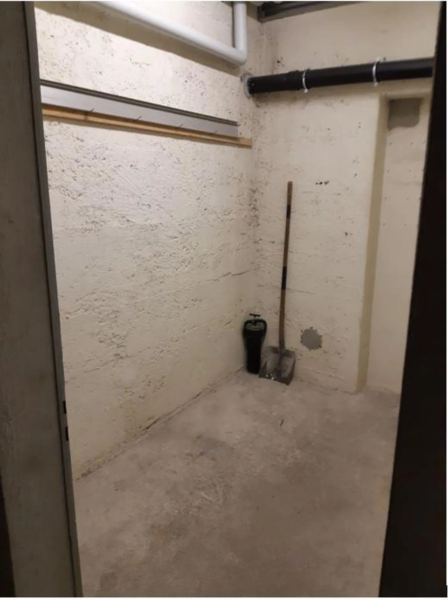 Posizione unica! Spazio di stoccaggio o laboratorio a Spiez - Foto 3 di 3