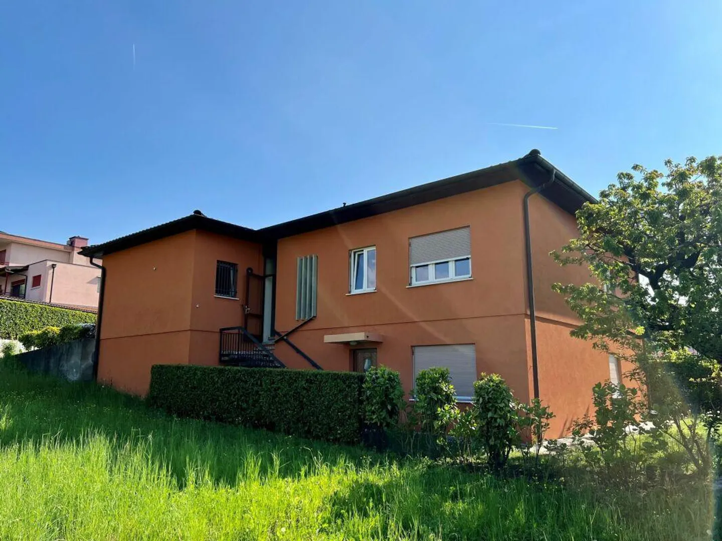 Maison individuelle / Maison bifamiliale avec jardin et garage - Photo 2 sur 14