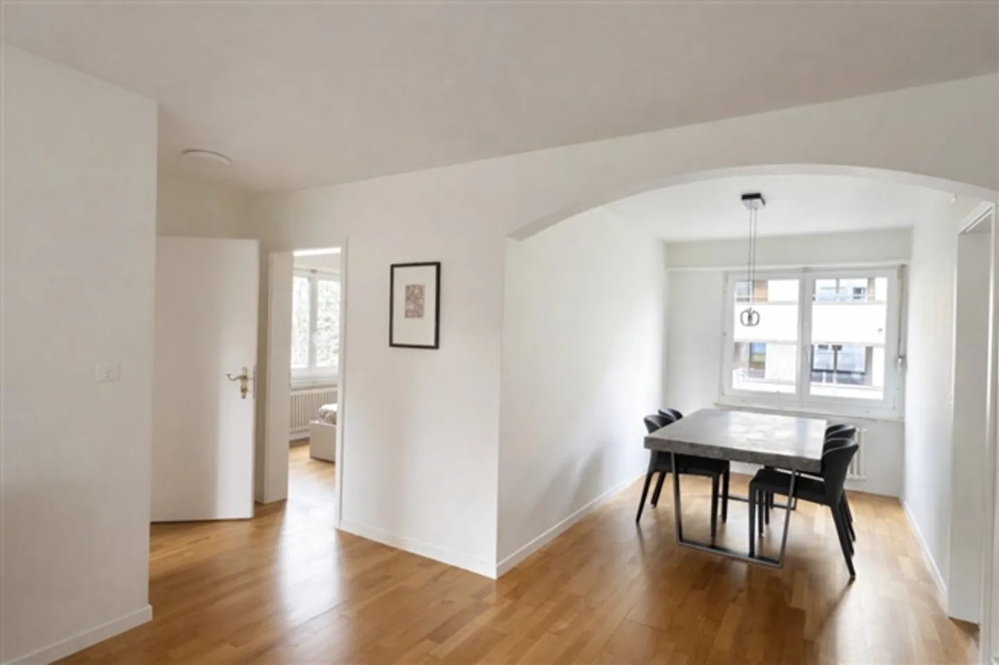 Modernes Apartment mit sonnigem Balkon - Foto 2 von 8