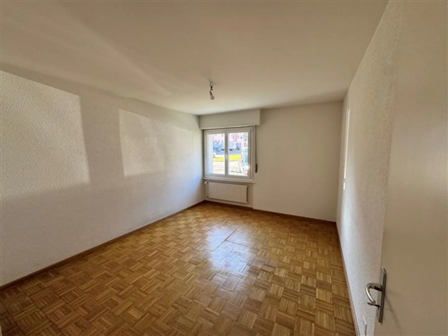 Bel appartement avec balcon - Photo 3 sur 5