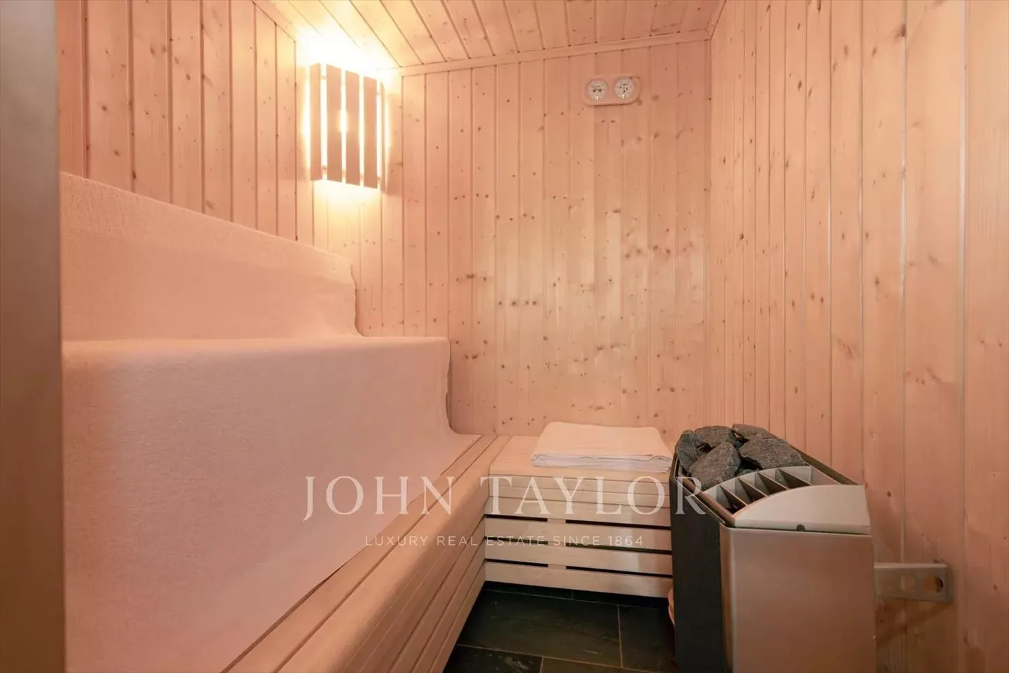 Luxury Attic: Weekly/Seasonal Rental - Photo 10 of 13