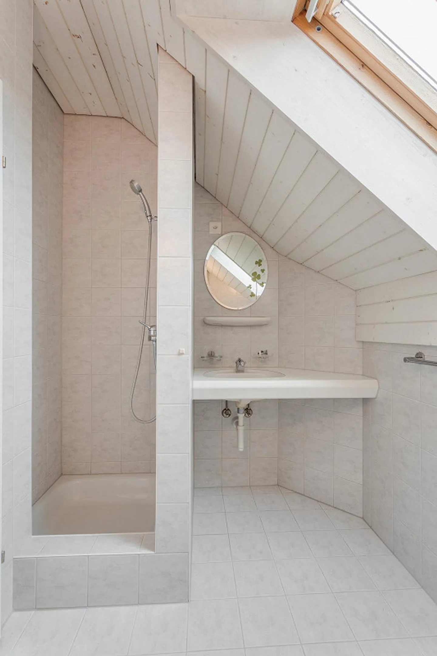 Louer sans dépôt - Appartement en duplex de 2 étages dans la verdure - Photo 4 sur 13