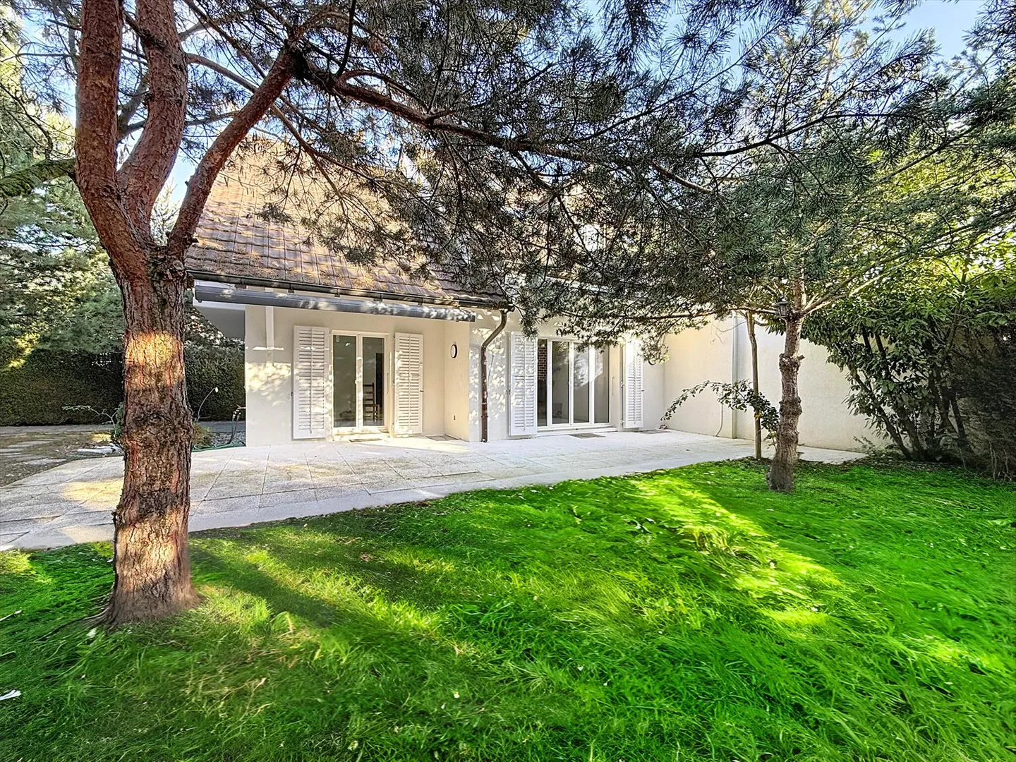 Villa with separate annex studio in Commugny - Photo 1 of 8