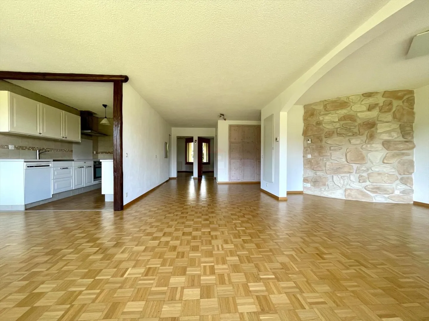 Ampio appartamento di 3,5 locali con balcone a Tolochenaz - Foto 7 di 11