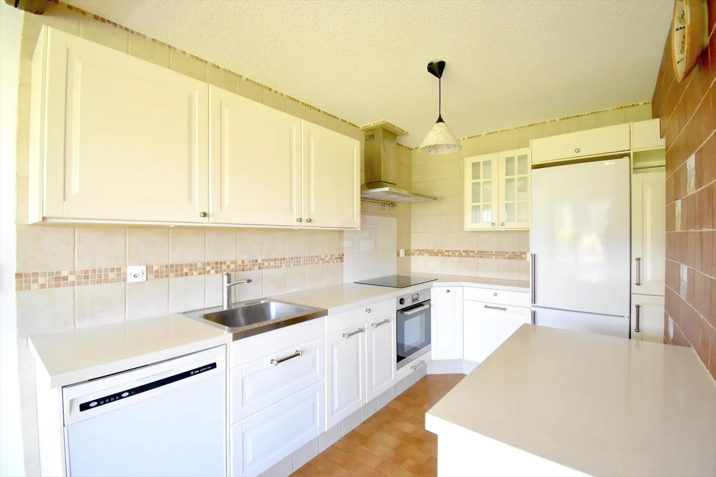 Ampio appartamento di 3,5 locali con balcone a Tolochenaz - Foto 8 di 11