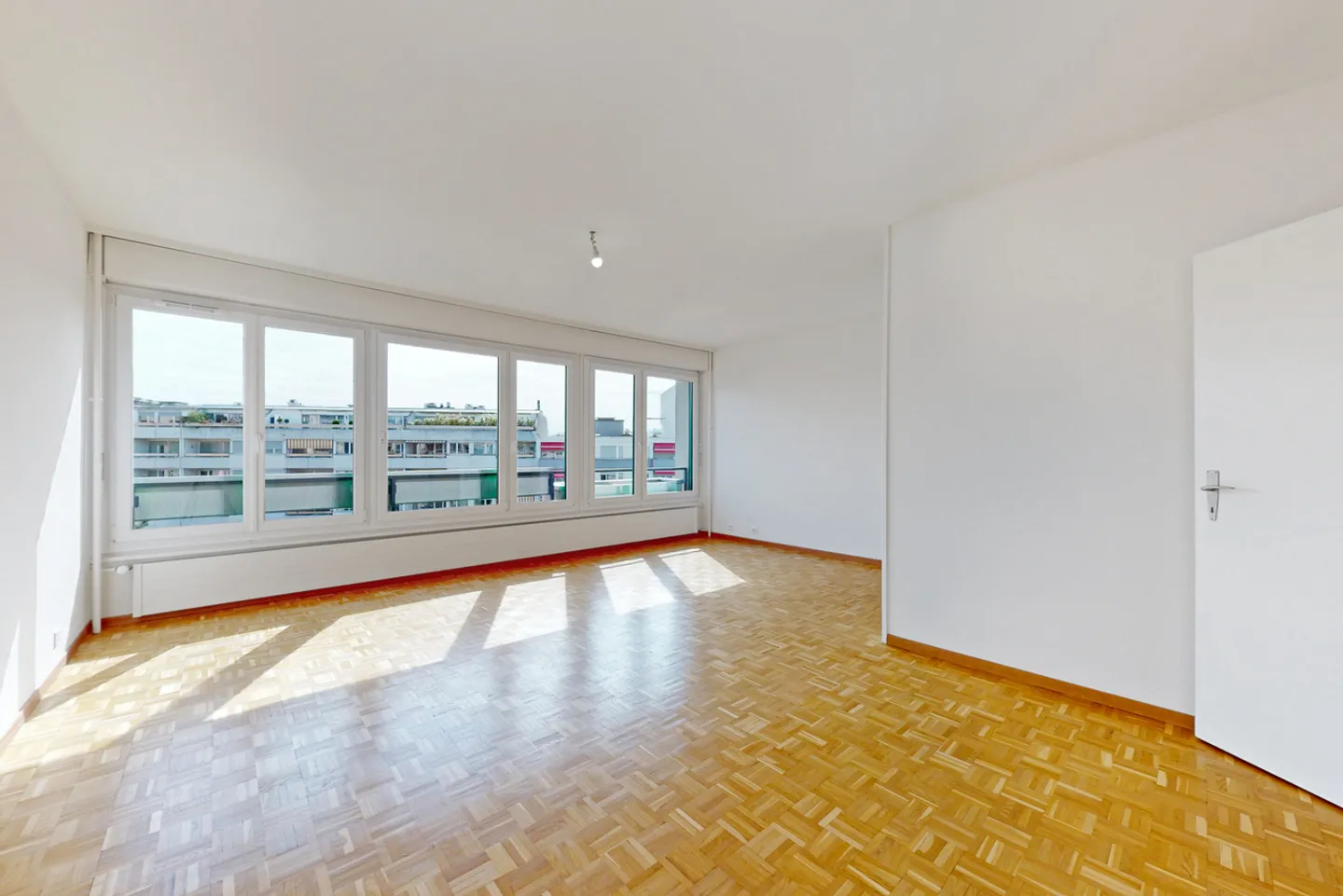 Your new life in a bright apartment - Photo 2 of 8