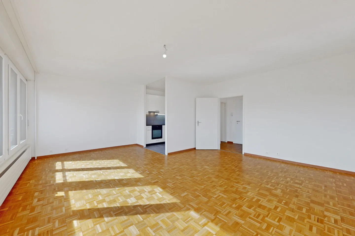Your new life in a bright apartment - Photo 3 of 8