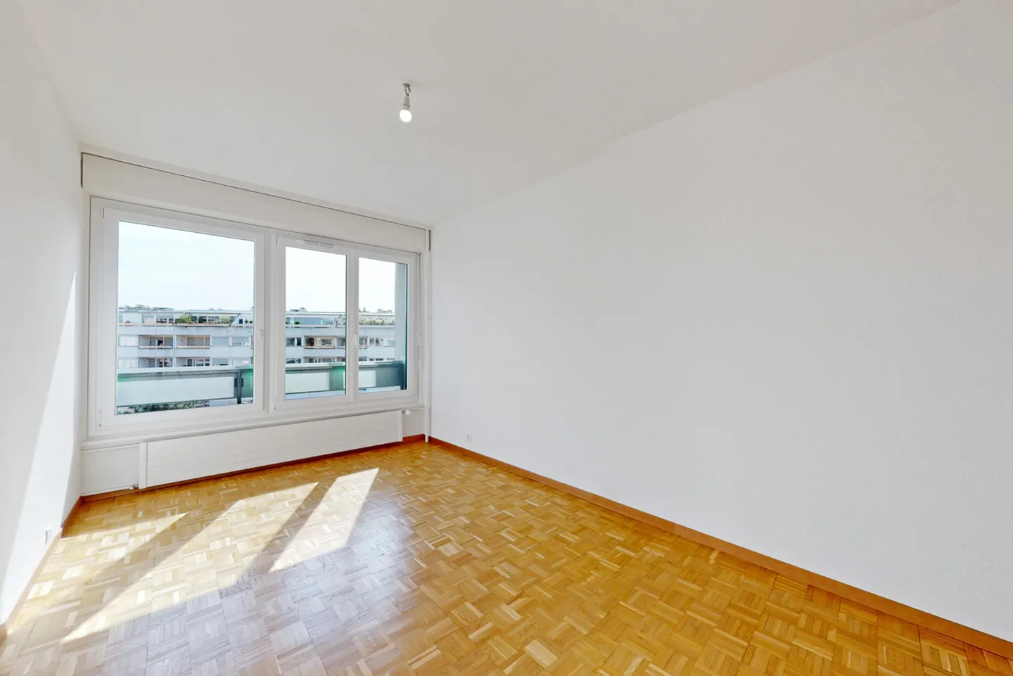Your new life in a bright apartment - Photo 6 of 8