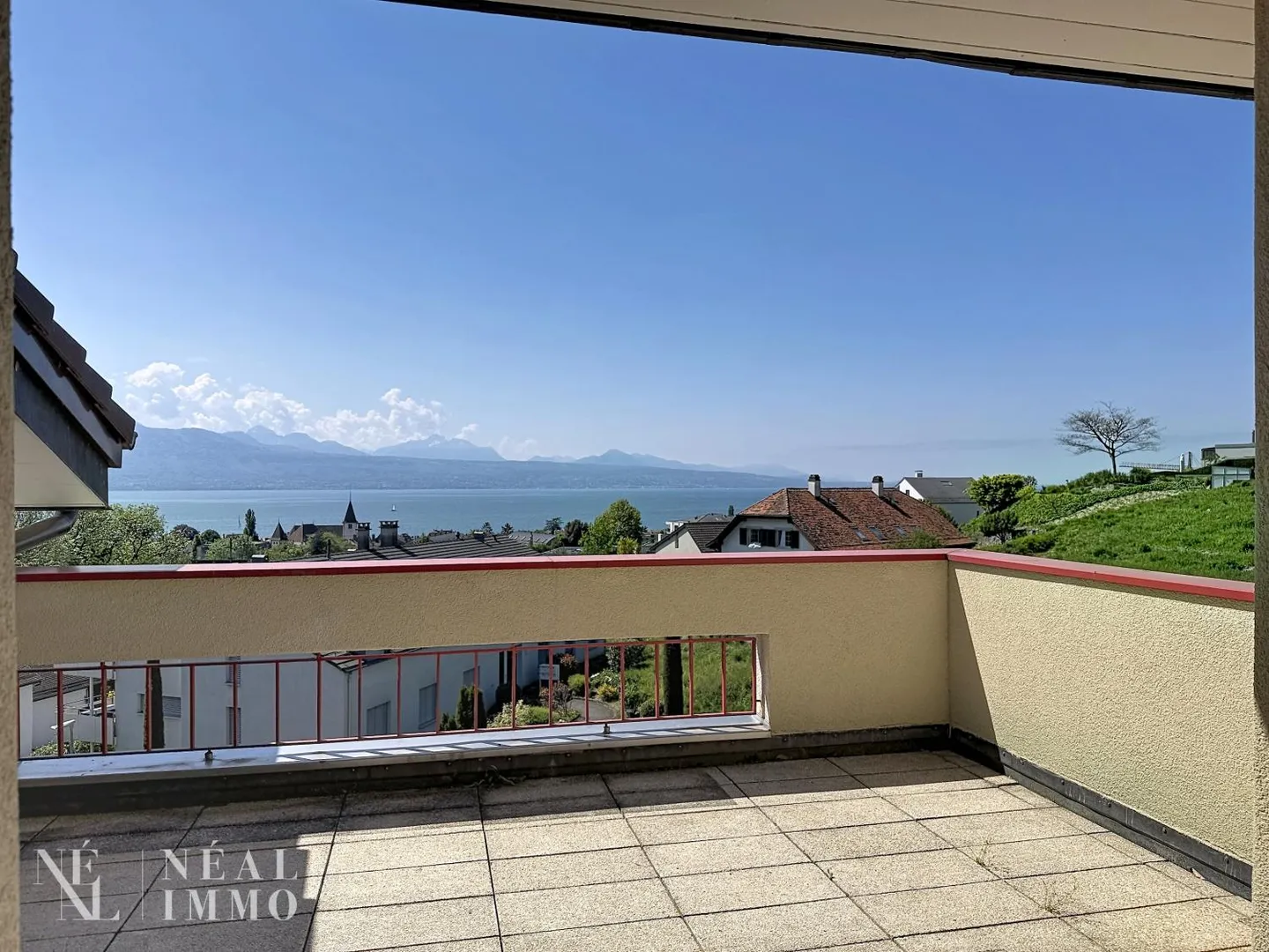 Appartement Charmant avec Vue sur le Lac - Photo 1 sur 13