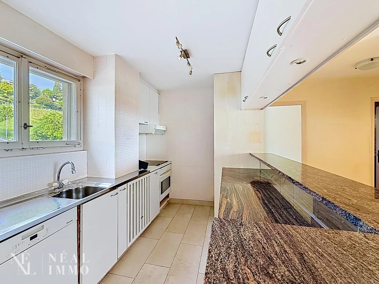 Appartement Charmant avec Vue sur le Lac - Photo 4 sur 13