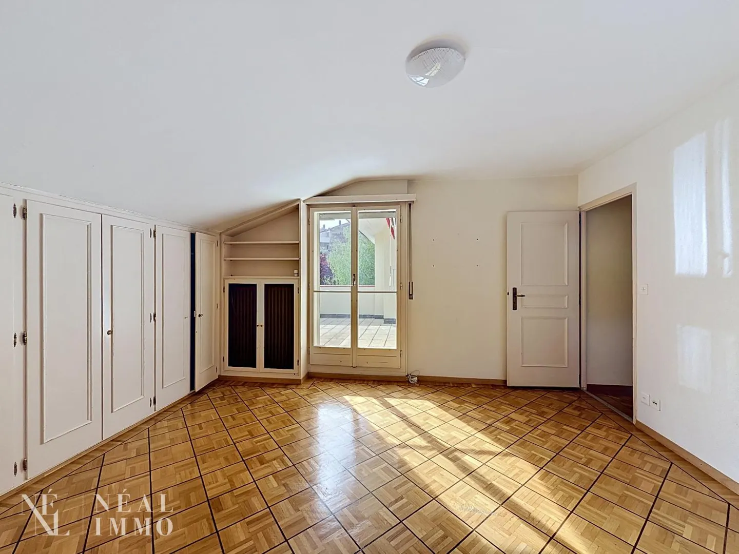 Appartement Charmant avec Vue sur le Lac - Photo 5 sur 13