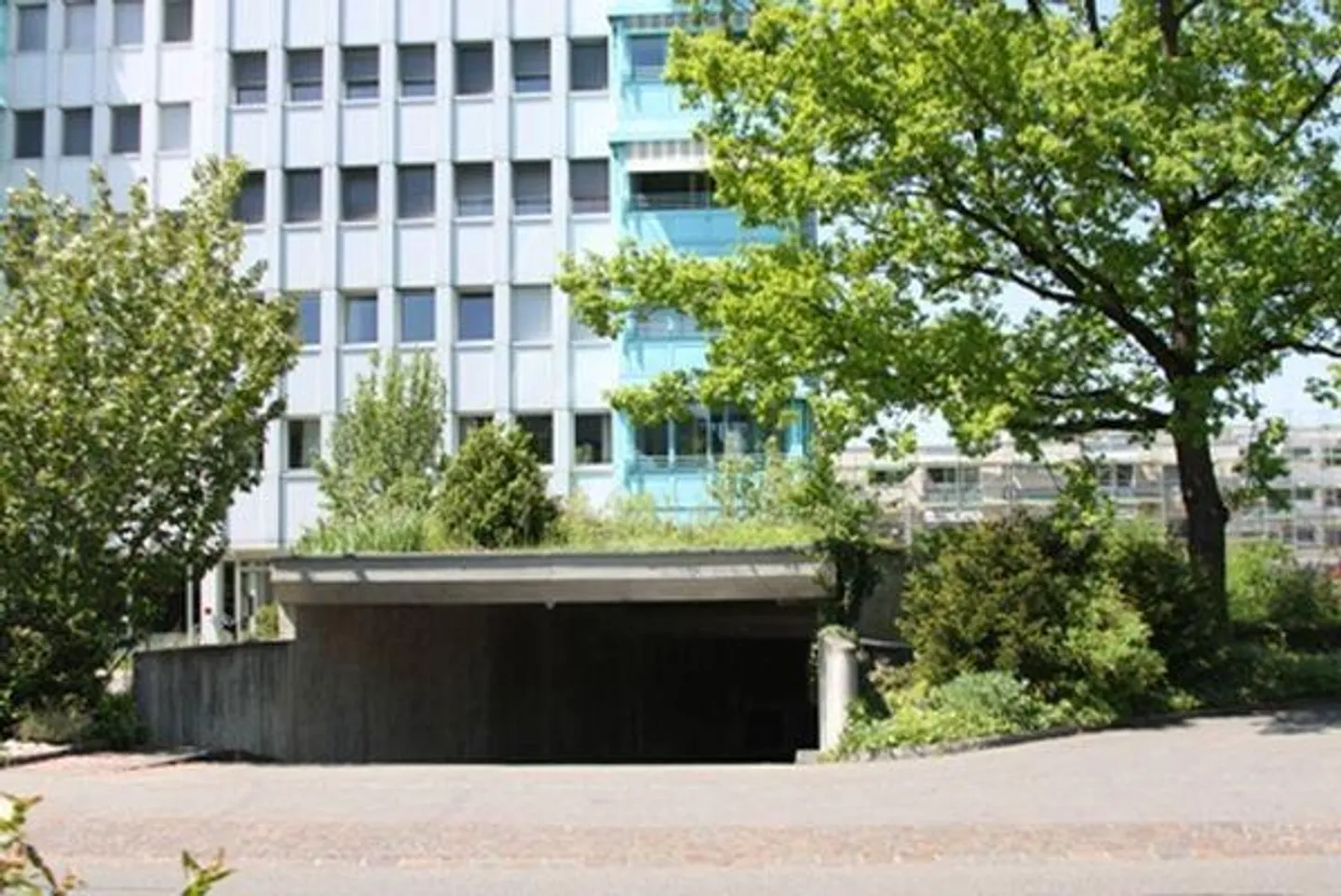 Posto moto ad Allschwil - Foto 2 di 2