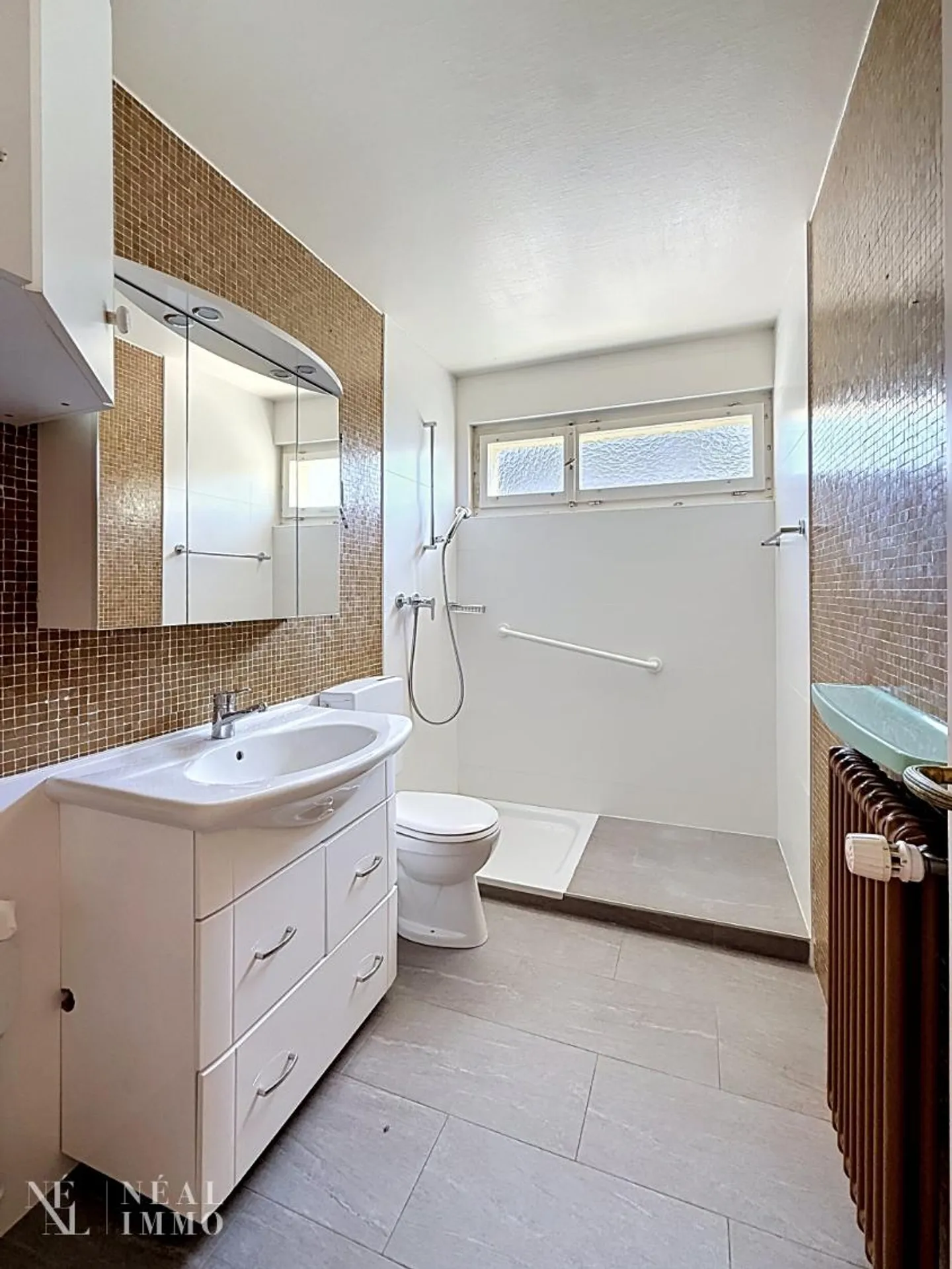 Appartement Charmant avec Vue sur le Lac - Photo 8 sur 13