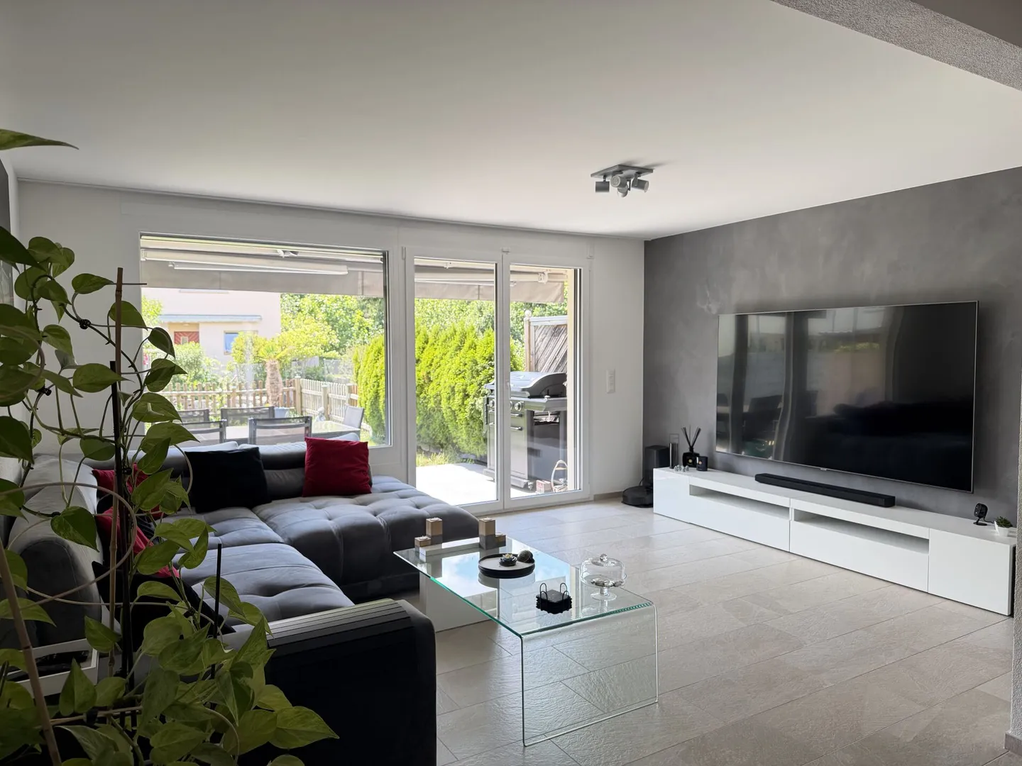 Moderner Familientraum mit Garten - Foto 4 von 14