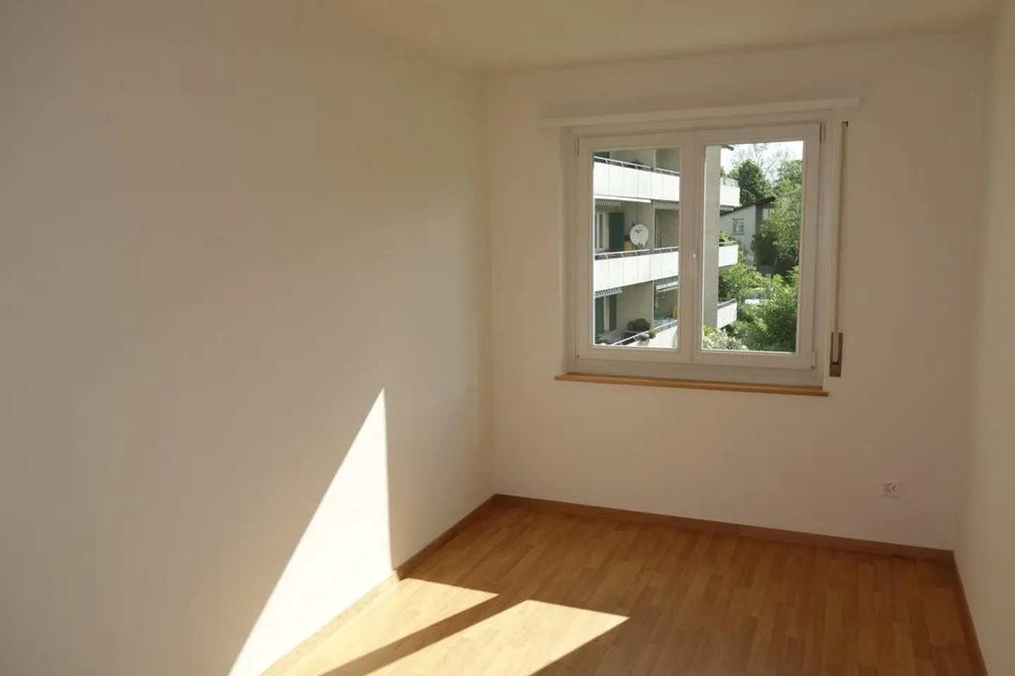 Centrally located apartment with large balcony - Photo 4 of 7
