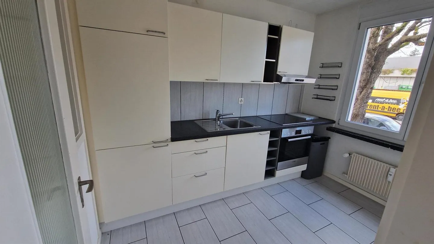 Central and close to the park - Photo 2 of 5