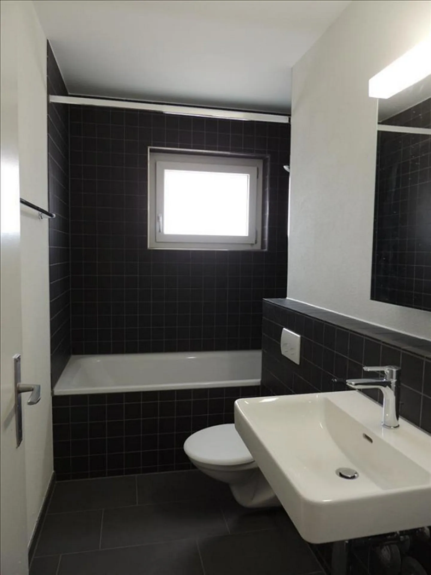 Modernes Apartment mit Balkon - Foto 4 von 8