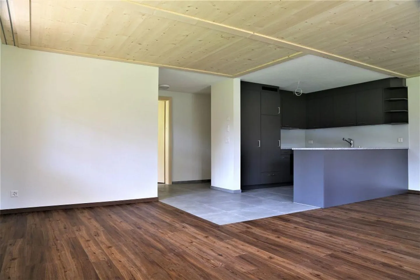 Modern 3.5-room apartment in Château-d'Oex - Photo 3 of 11