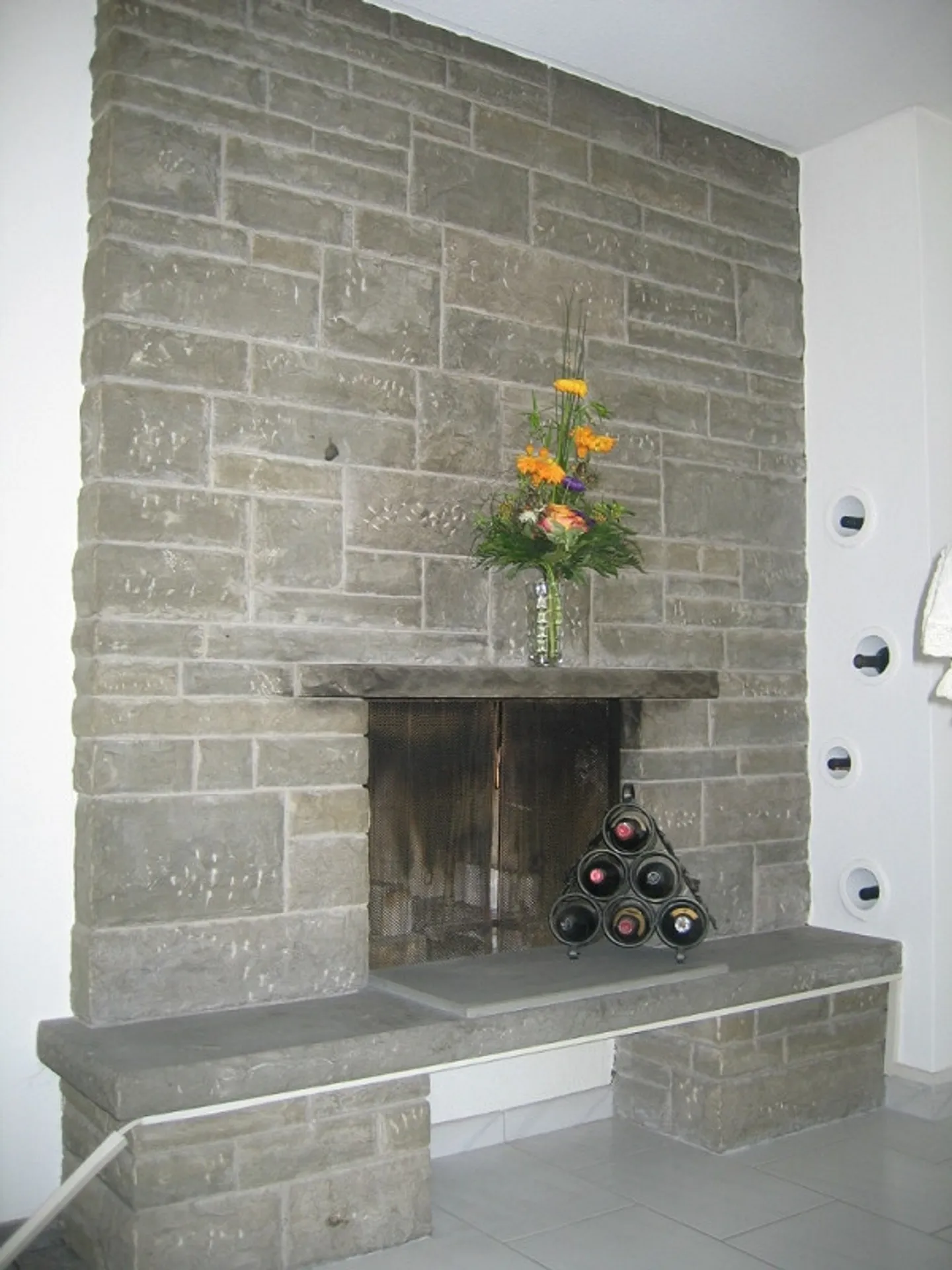 Sonnige 4 1/2-Zimmer Wohnung mit Cheminée - Foto 3 von 13