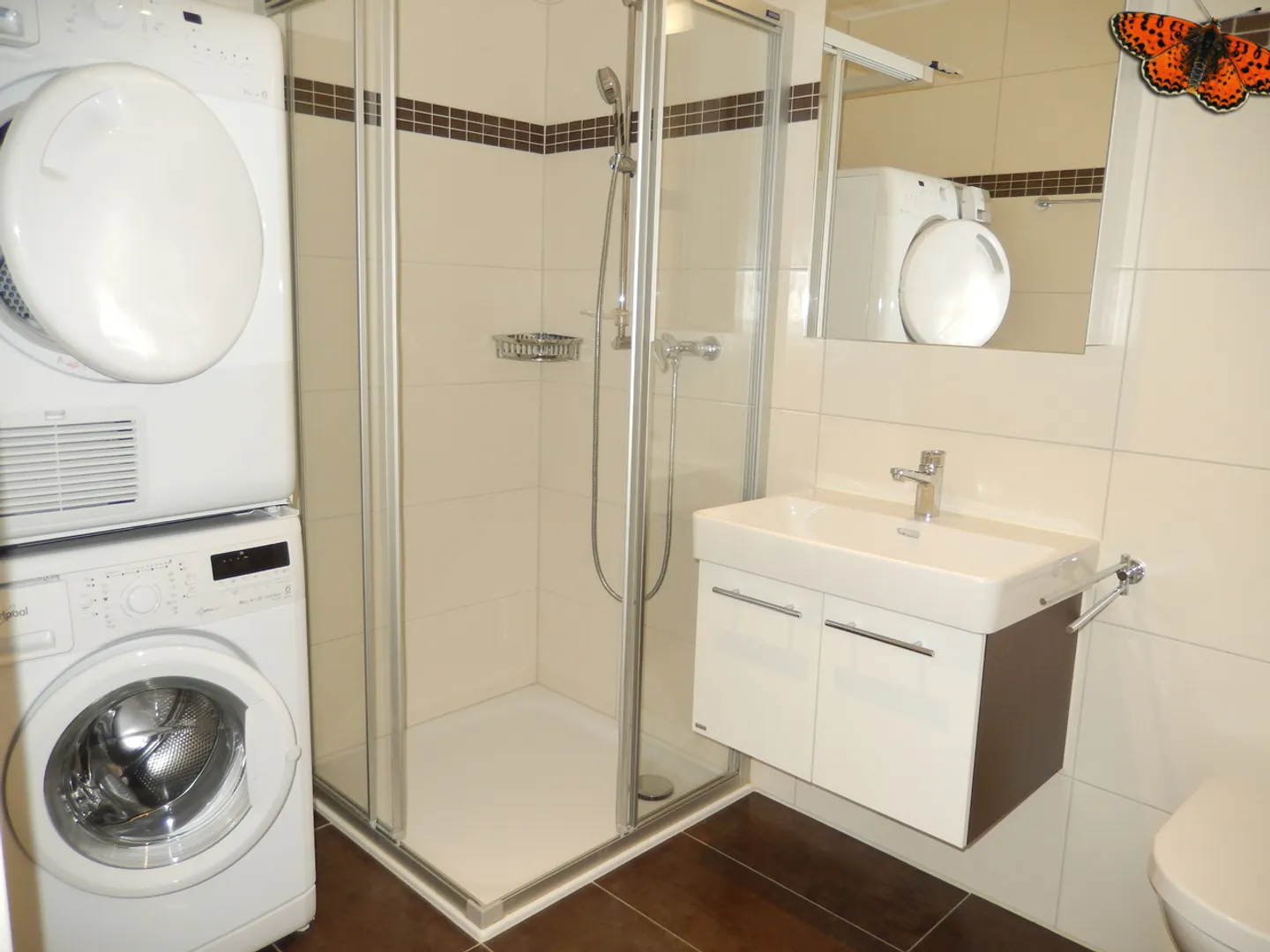 Beautiful 2 ½ Room - Magnificent View! - Photo 6 of 10