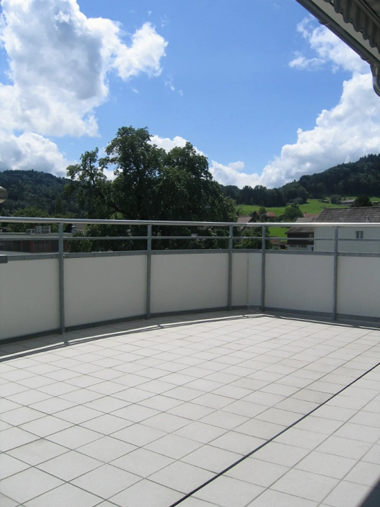 Sonnige 4 1/2-Zimmer Wohnung mit Cheminée - Foto 11 von 13