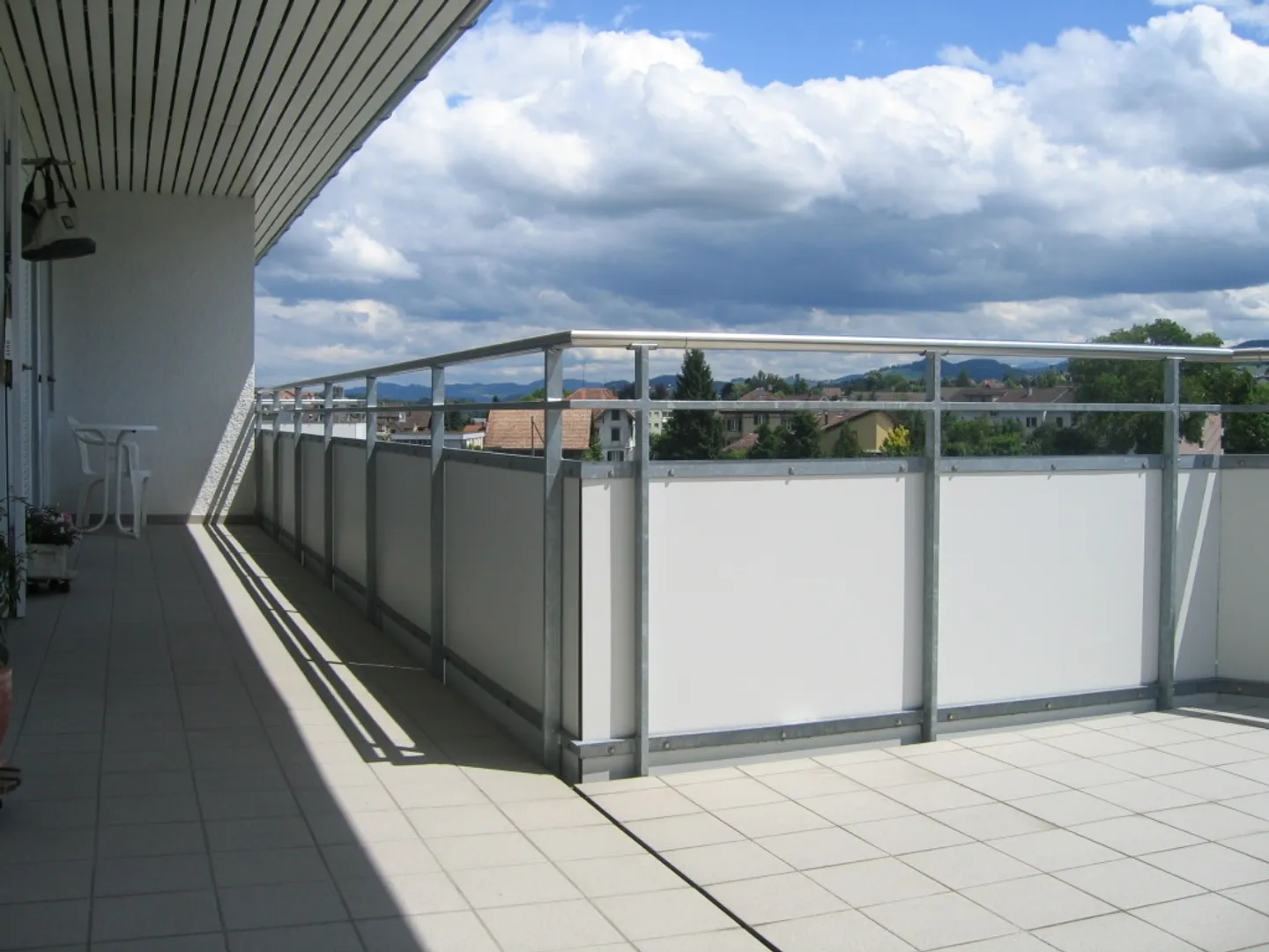 Sonnige 4 1/2-Zimmer Wohnung mit Cheminée - Foto 12 von 13