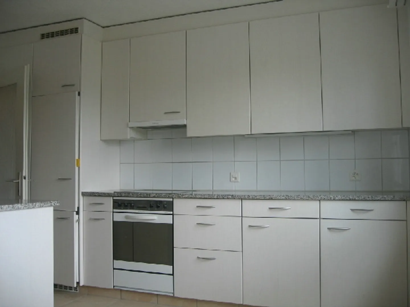 Sonnige 4 1/2-Zimmer Wohnung mit Cheminée - Foto 5 von 13