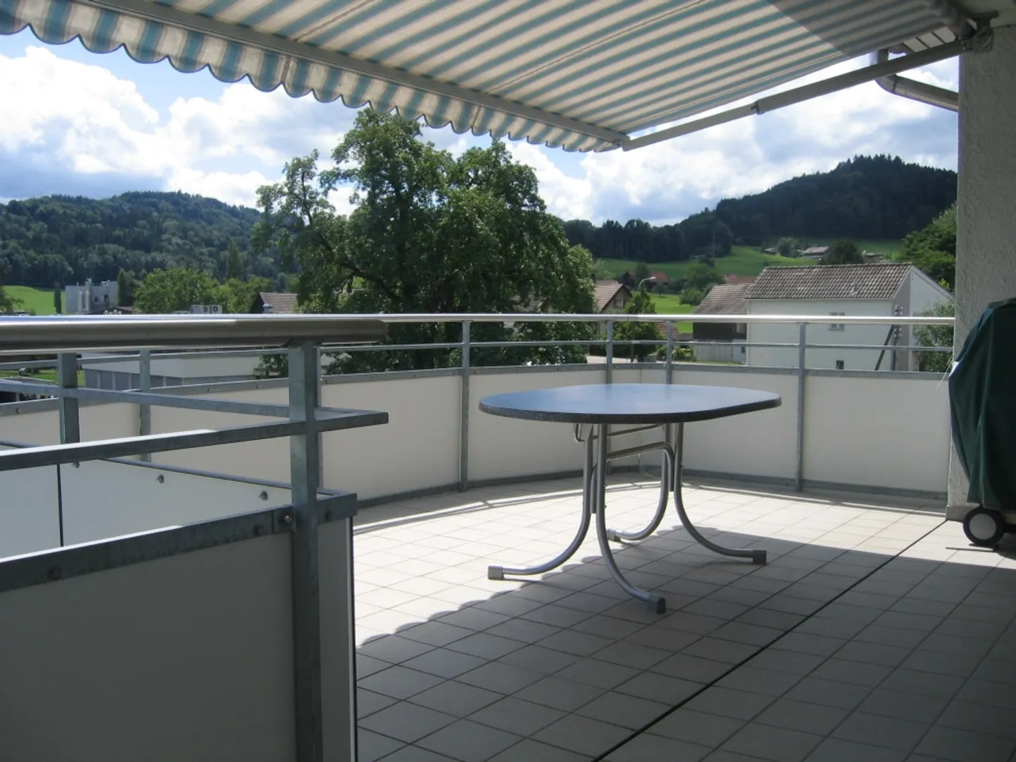 Sonnige 4 1/2-Zimmer Wohnung mit Cheminée - Foto 9 von 13