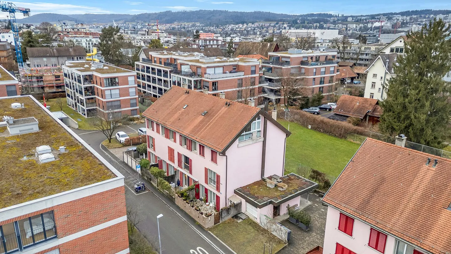 Bonheur familial dans un quartier calme de Zurich - Photo 1 sur 4