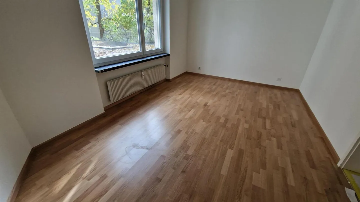 Central and close to the park - Photo 5 of 5