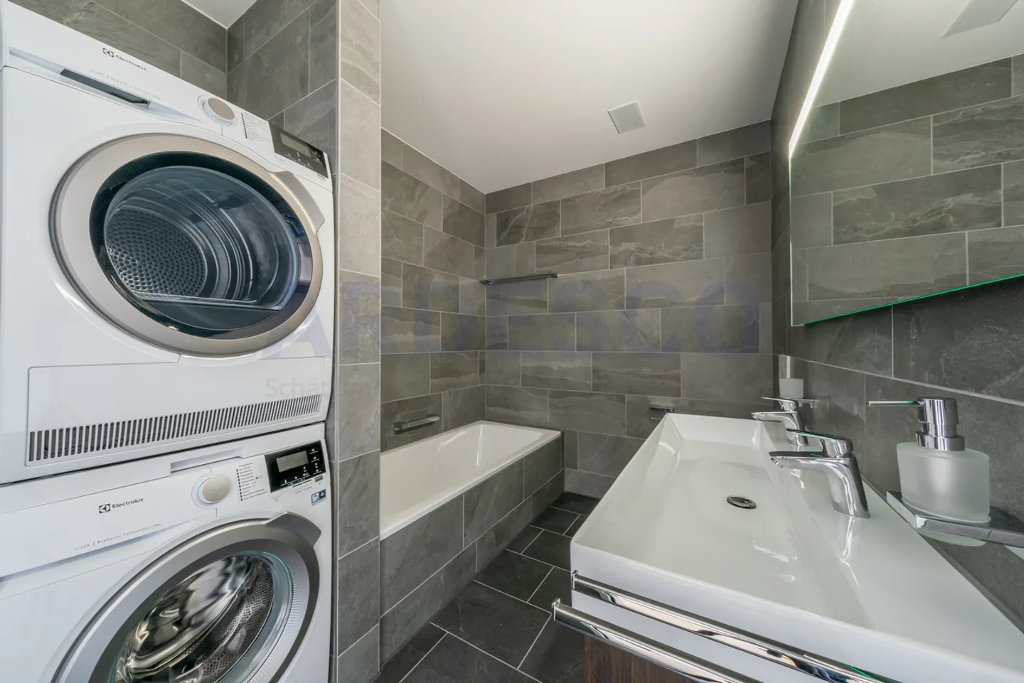 Appartement moderne avec terrasse - Photo 5 sur 8