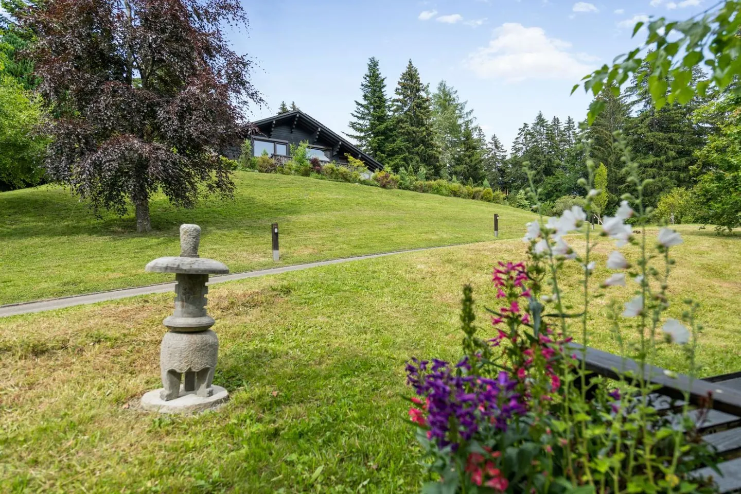 Spacious chalet with heated pool and stunning views of the Alps - Photo 7 of 13