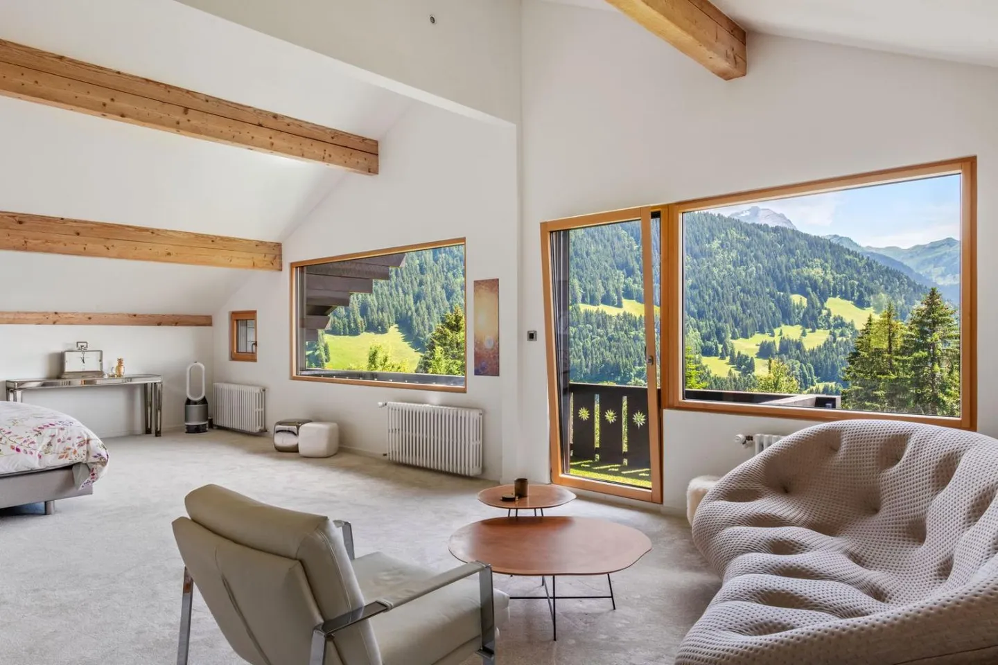 Spacious chalet with heated pool and stunning views of the Alps - Photo 10 of 13