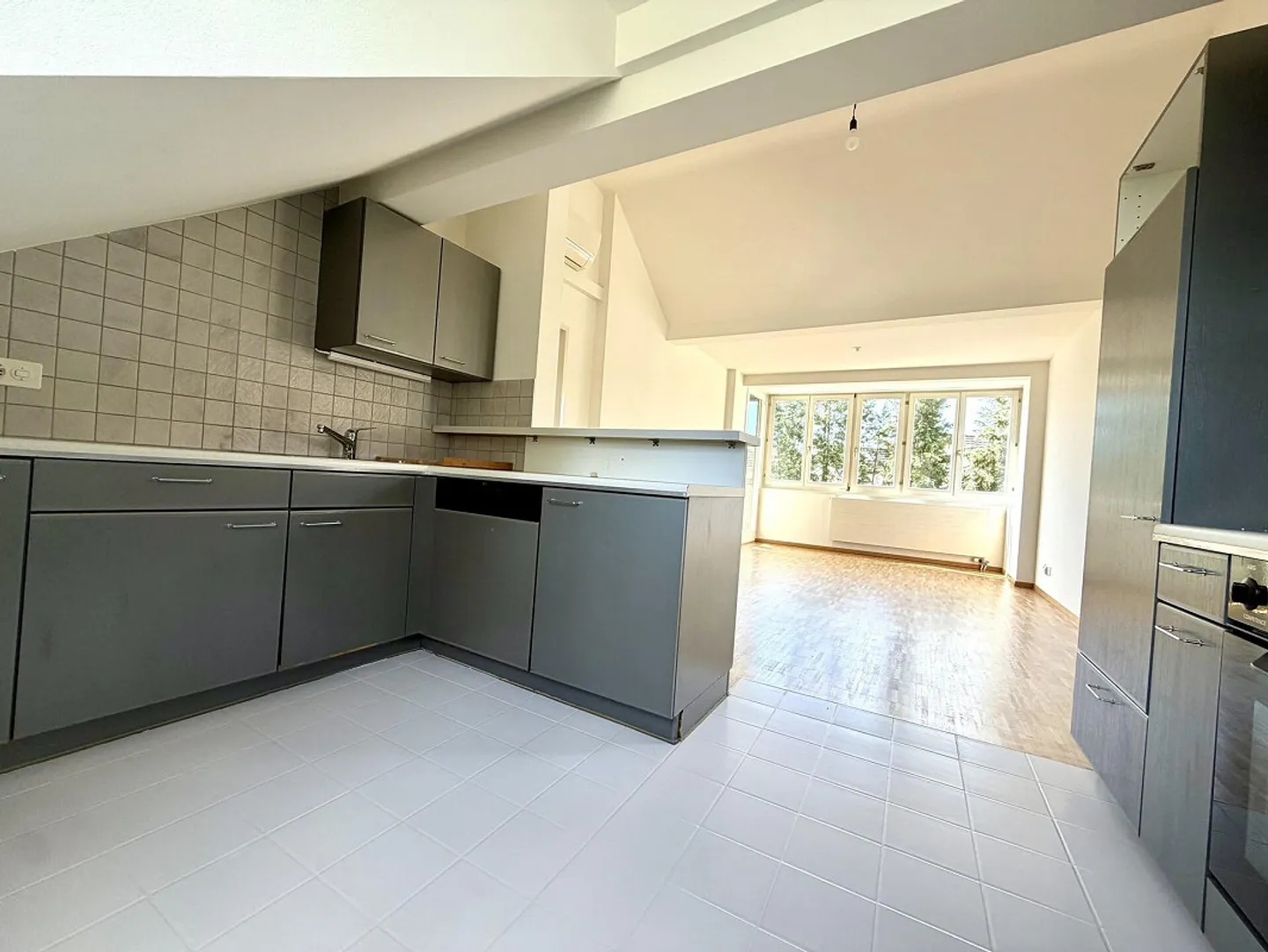 Central with Balcony and Air Conditioning - Photo 2 of 5